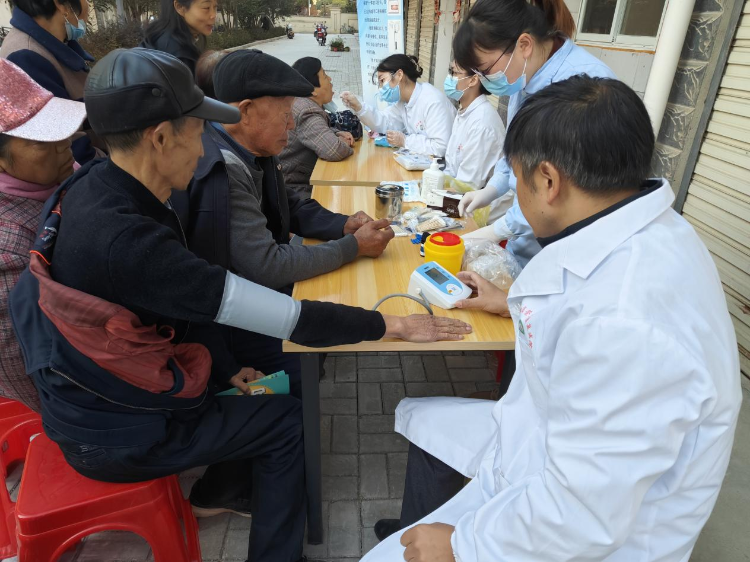 桐城市文昌街道翻身社区科普协会：口腔义诊进社区 服务居民零距离