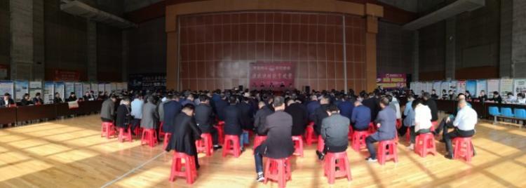 我市举办“扶贫日”系列活动展示脱贫攻坚成果 徐雄出席