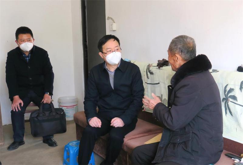 胡红兵在桐督导农村疫情防控工作时强调
提升基层医疗服务保障能力  守护群众生命安全身体健康