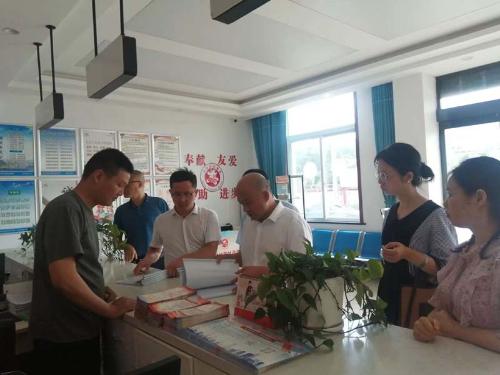 安庆市政府办副主任王桂兵来桐督查基层政务公开工作